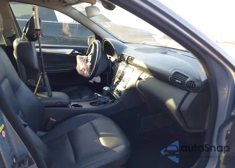 2005 Mercedes-Benz C 230 Kompressor Sport z USA, uszkodzony, nr VIN WDBRF40JX5F643190